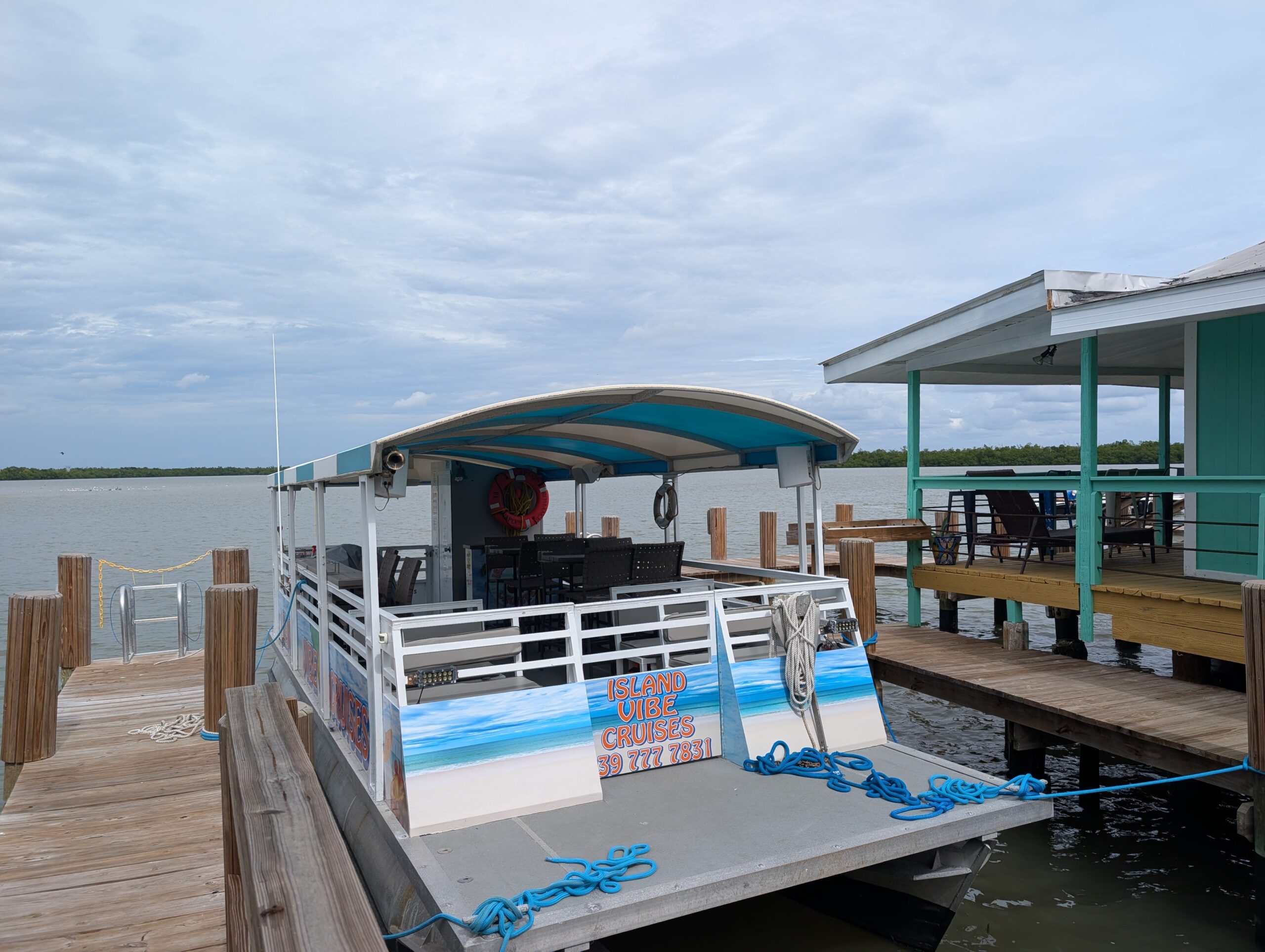 island-vibe-cruises-goodland