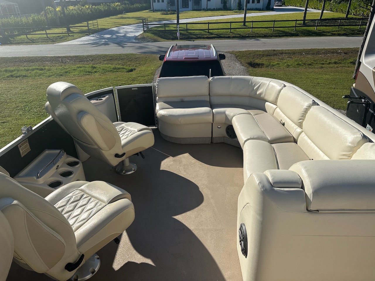 25' Bennington Seating