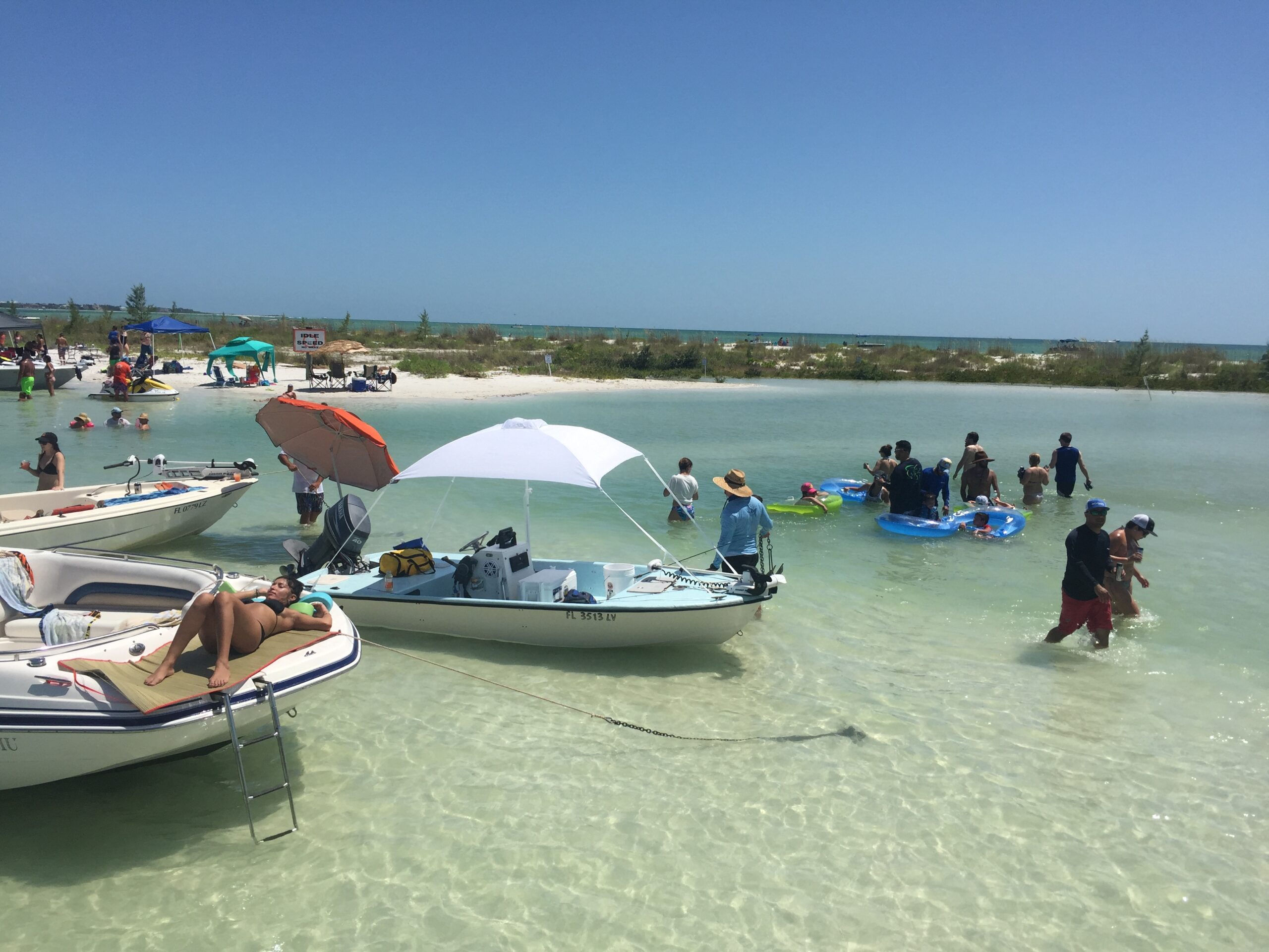 beach-shelling-pontoon-rental
